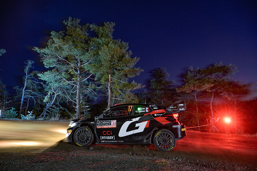 (圖上)Sébastien Ogier在蒙地卡羅笑納生涯第700度賽段勝利