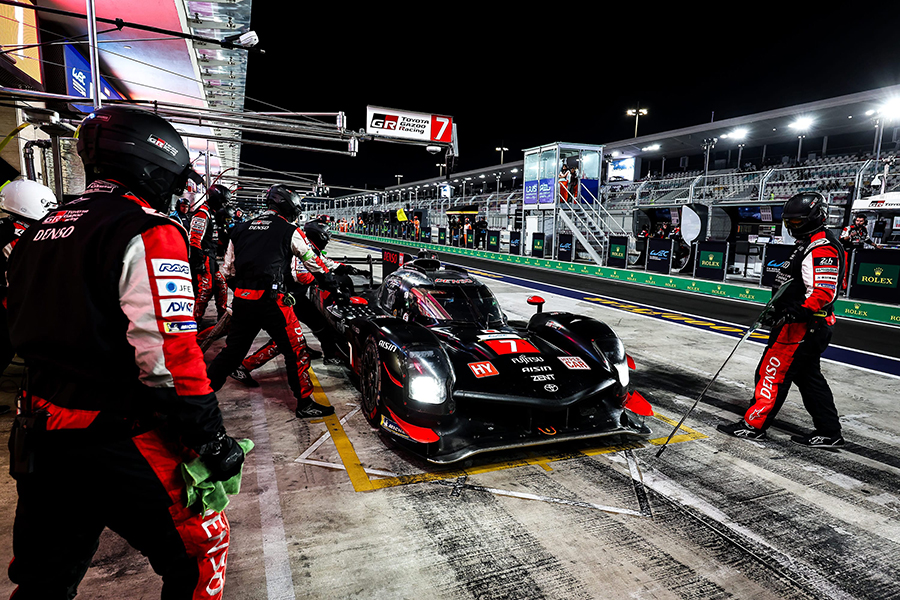 賽事中段的雨勢成為本場比賽的重要時刻，TOYOTA GAZOO Racing也在正確的判斷下搶下領先位置。