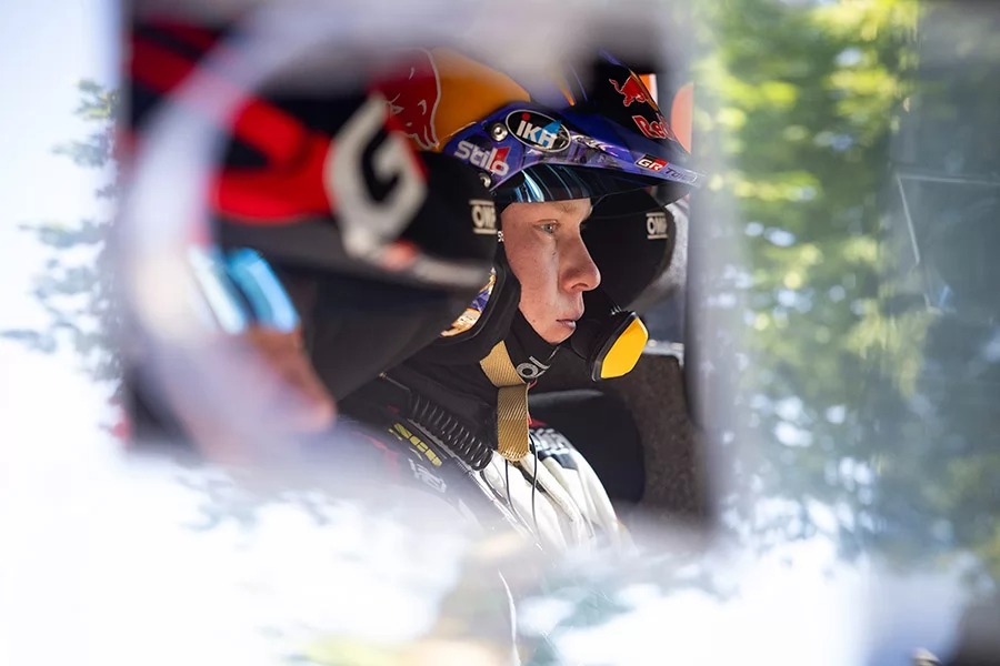 Kalle Rovanperä從領先群雄到撞樹退出周六賽事。