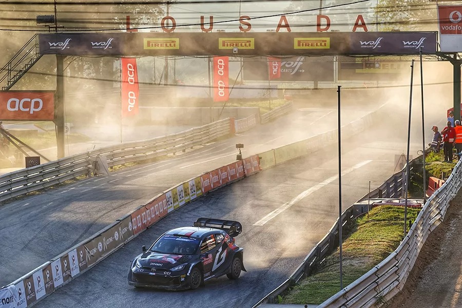 Sébastien Ogier在並排賽道的SSS賽段發威，一舉拉開至11.9秒領先。