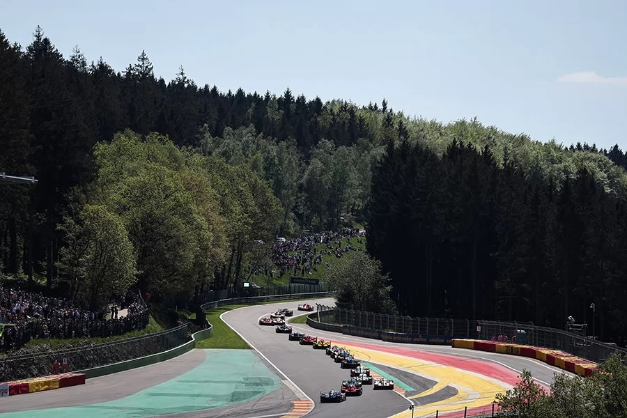 賽事後期因Cadillac車隊的嚴重事故引發紅旗暫停比賽，但此時TOYOTA GAZOO Racing已順利搶進前十名次。