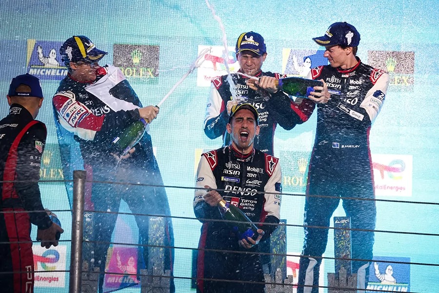 奪得本季首勝的三位8號車駕駛分別為：平川亮(中後)、Brendon Hartley(右) 以及 Sébastien Buemi(中前)