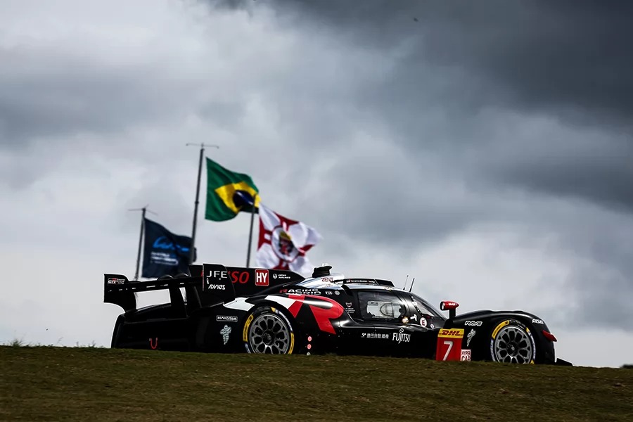 7號車因機械問題將第一名順位交給了8號車。