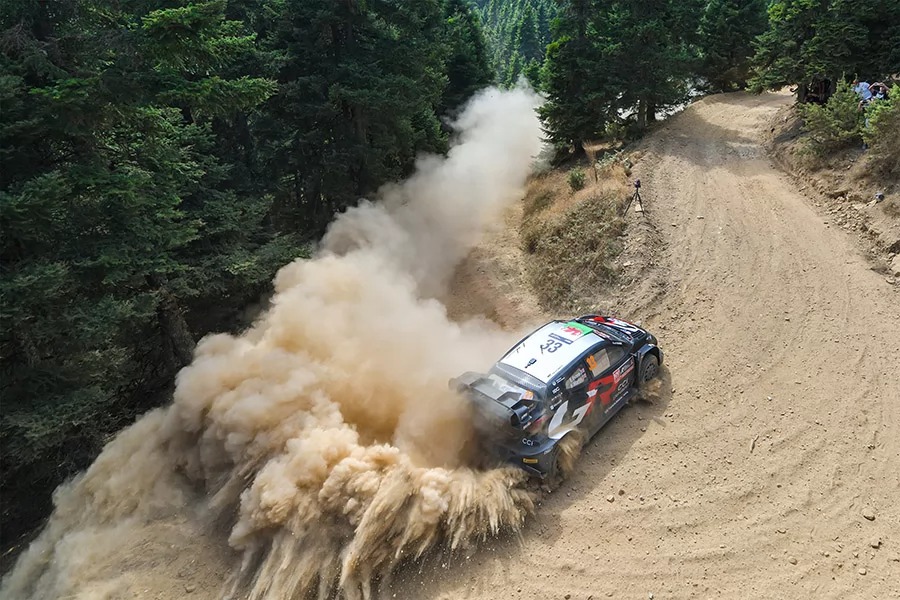 拉力精神就是翻車了就推正再戰。不過為了隔日賽程著想，Elfyn Evans選擇提早退出周六賽事，將車輛恢復至最佳狀態力求在週日搶分。