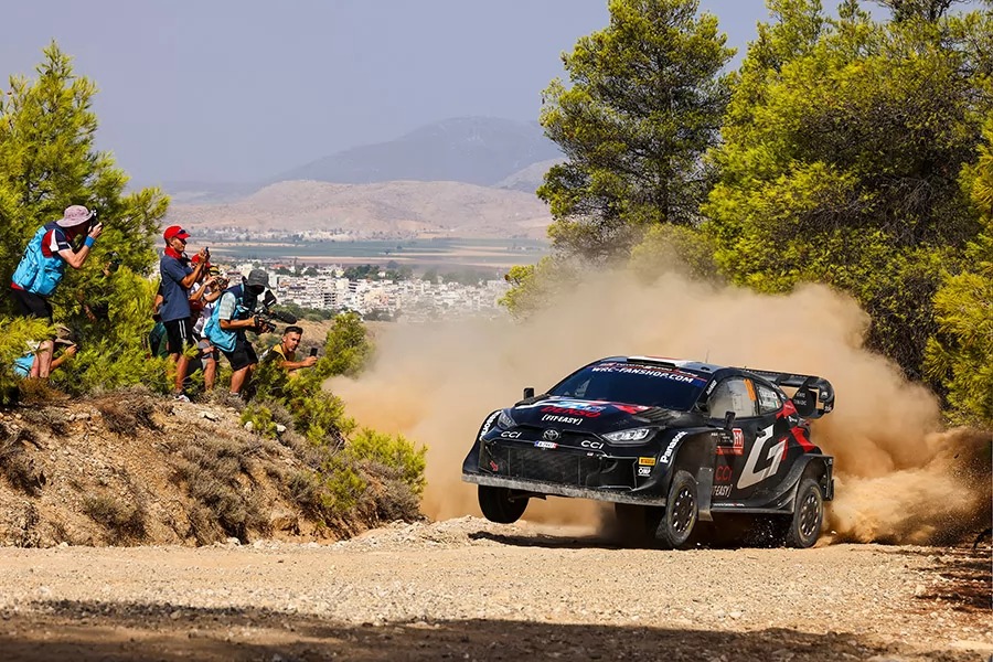 雖然開賽首日就因車損退出比賽，重回賽場的勝田貴元在週日獲得第五，搶進額外三分入袋。