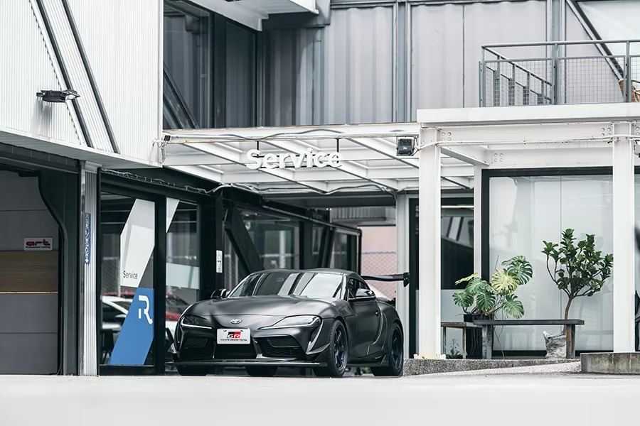 想重新一圓六缸引擎、後驅、手排的夢，所以，就是它了，手排GR SUPRA。