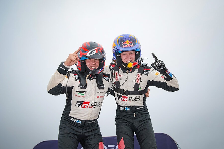 Kalle Rovanperä(右)收下智利站勝利，追平前輩Carlos Sainz的勝場紀錄。